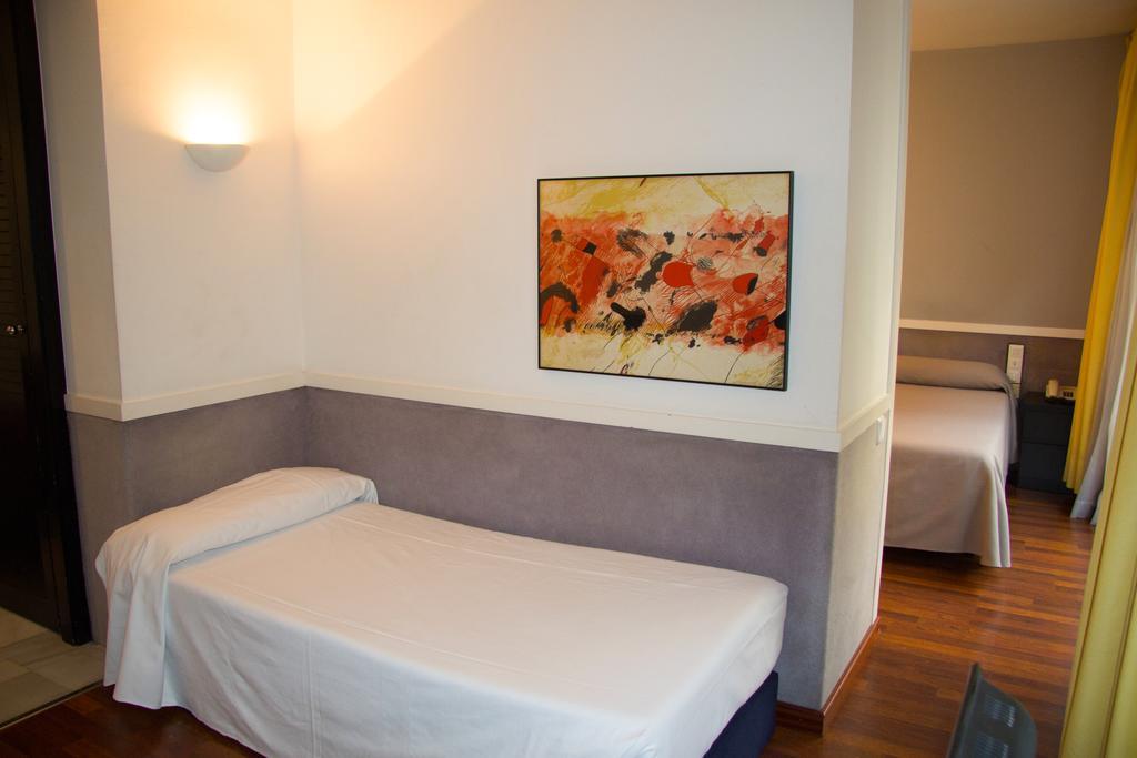 Apartamentos Descartes Barcelona Exterior photo