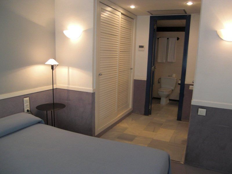 Apartamentos Descartes Barcelona Exterior photo